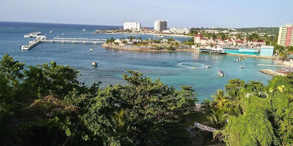 Amazing Location! Walk To Town, Beach & Dinner - Payment Required To Reserve Ocho Rios 0*,